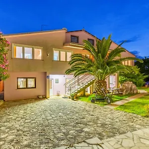 https://viola-medulin.in-istria.net